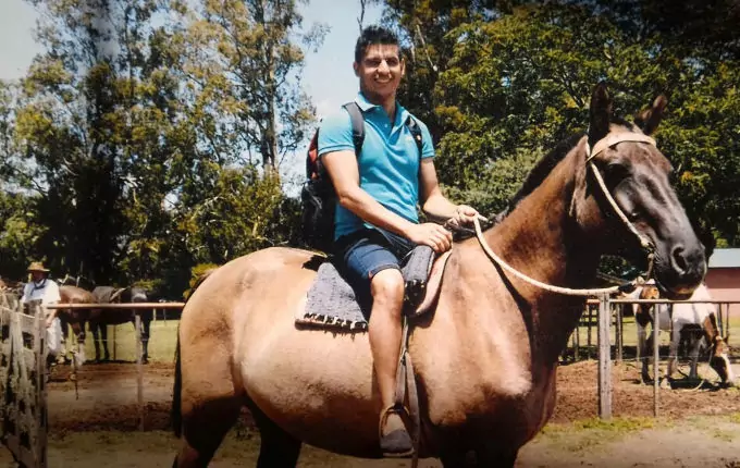 Argentina Svensktalande Privat Guide Diego ridtur på Pampas